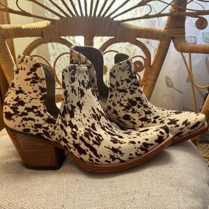 ARIAT Dixon Calf hair, brown and white cow print Ankle Booties